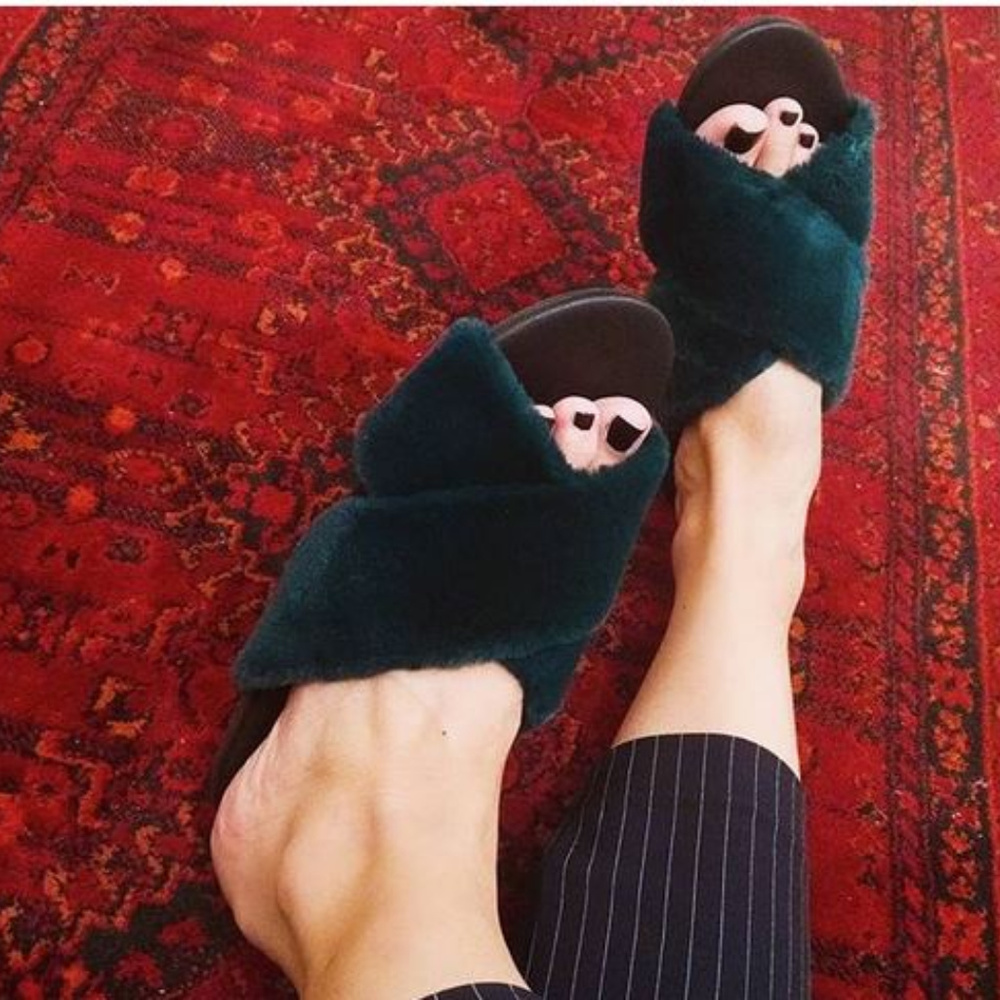 Emerald Crossband Faux Fur Slide Sandals-6/9 - Picture 1 of 3